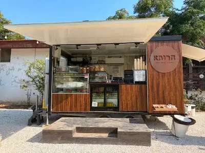 חרותא עגלת קפה - בית חרות