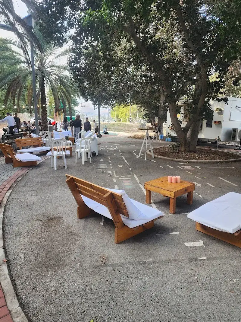 בָּרִי - עגלת קפה בעמק המעיינות