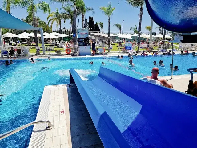 קאנטרי רמת השרון: תמונה