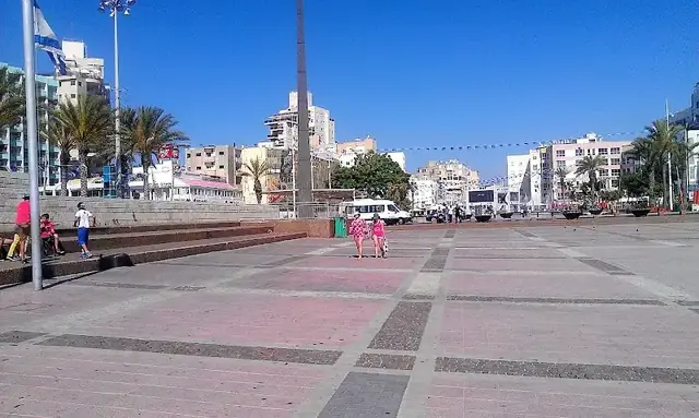 כיכר העצמאות ומזרקות האורות: תמונה