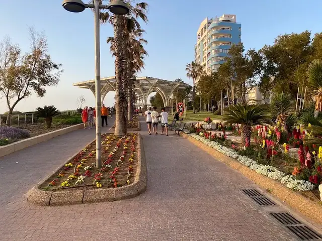 טיילות נתניה: תמונה