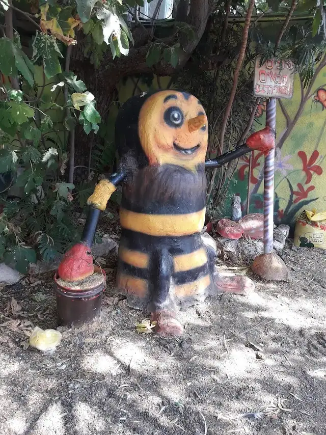 מאחורי הדבש: תמונה