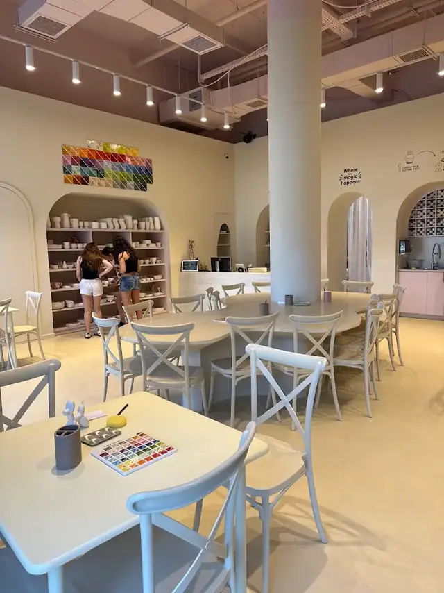 קולור קפה קריית אונו - צביעת כלי קרמיקה: תמונה